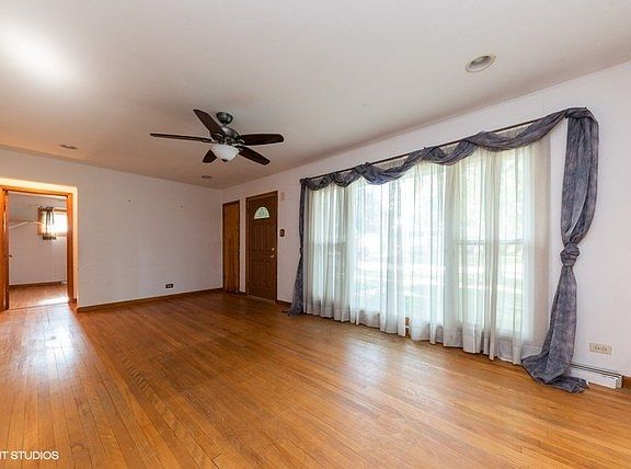 2nd image of 530 W Kenilworth Ave