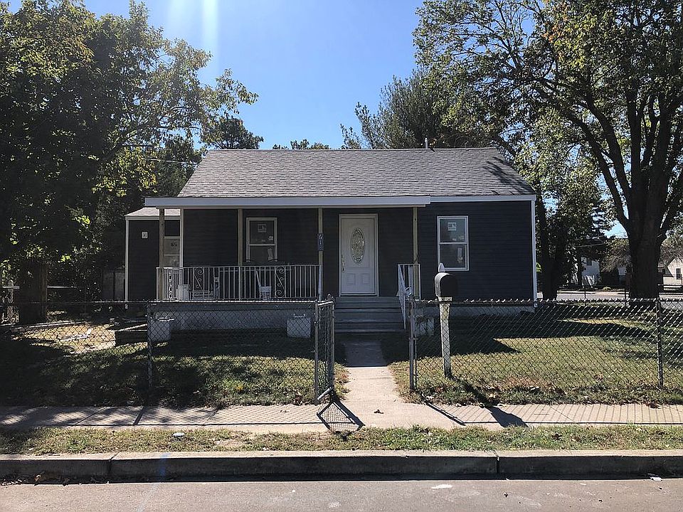 2nd image of 618 Willow St