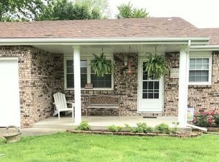 2272 E Nora St, Springfield, MO 65803