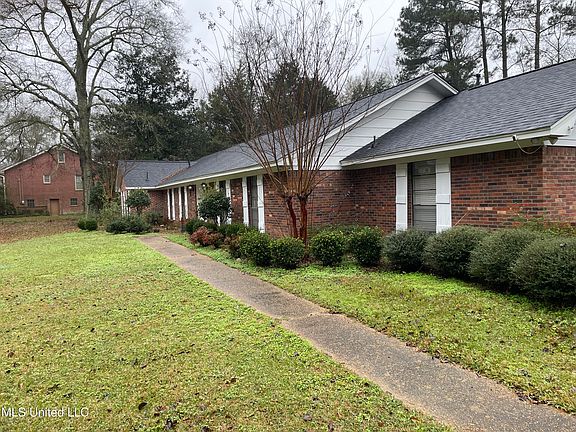 2nd image of 522 Kennedy Dr NW