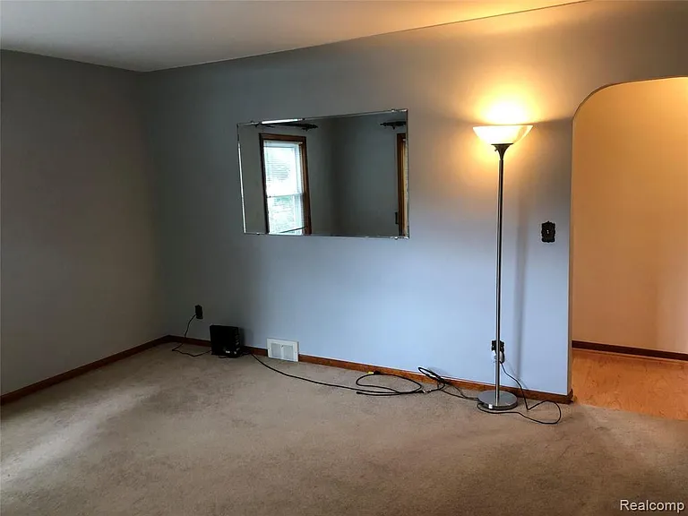 2111 W Forteen Mile Rd — Photo 7
