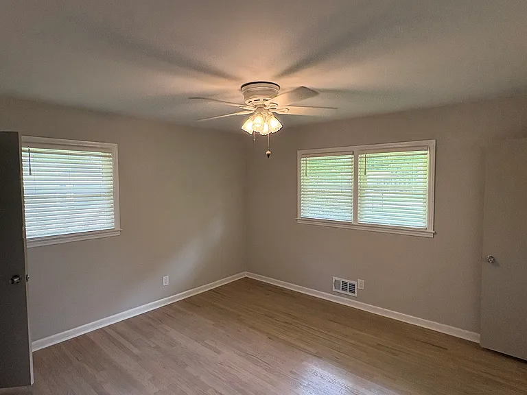 1262 Robert Ln — Photo 18