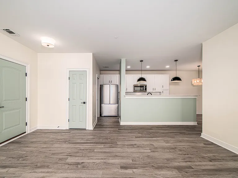 2221 Pretty Lake Ave — Photo 49