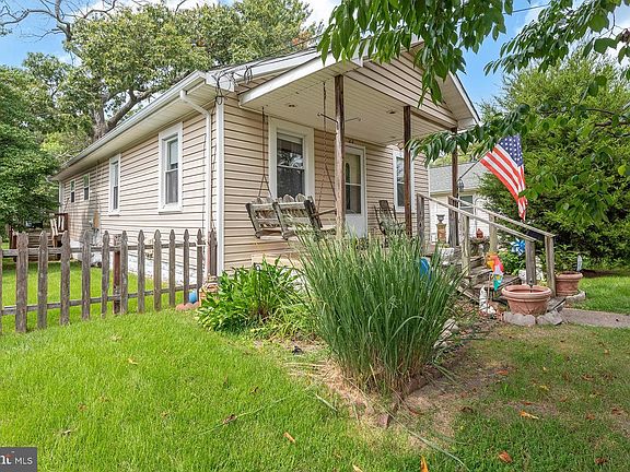 4th image of 408 Maple Ave