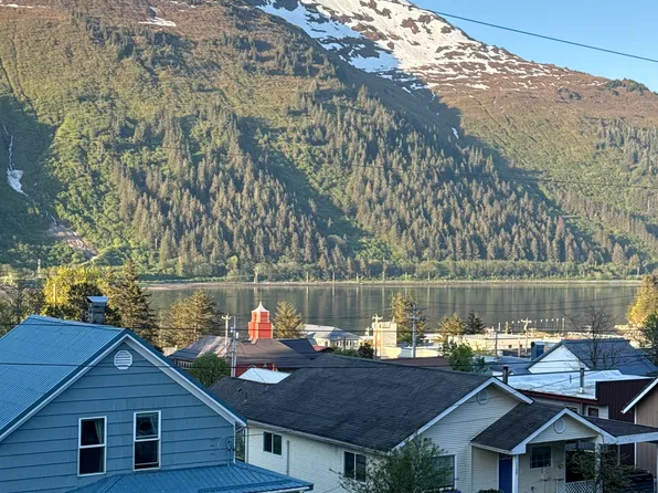 1215 5th St, Douglas, AK 99824