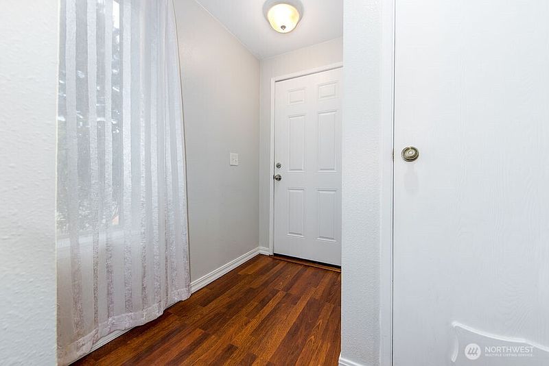 5th image of 1555 Union Avenue NE #22