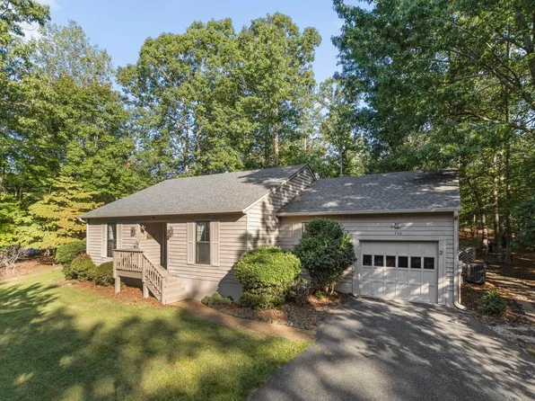 2 Barkley Ln, Palmyra, VA 22963