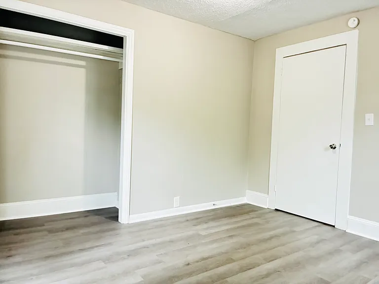 514 S Maple St — Photo 18