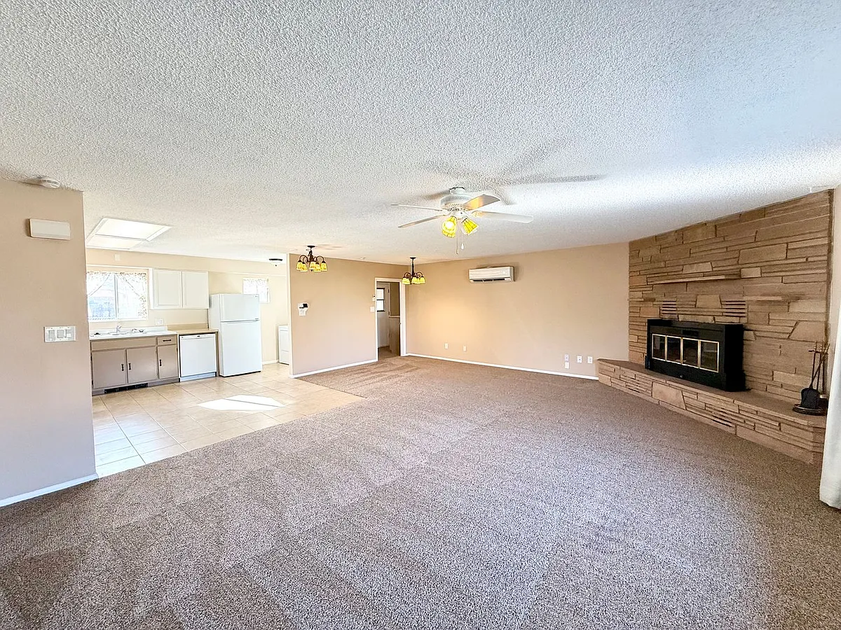Building Photo - 8411 E Sommer Dr