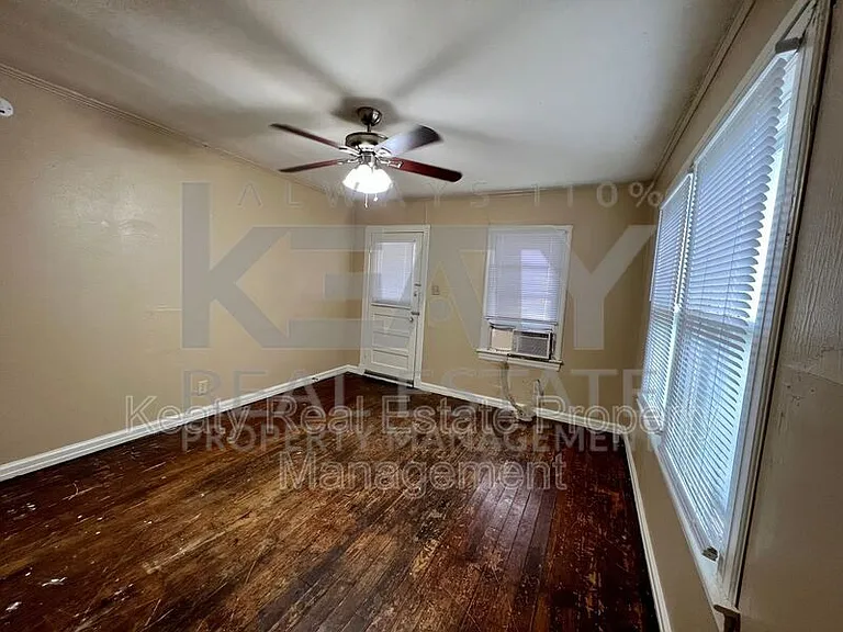 409 Silkwood St — Photo 2