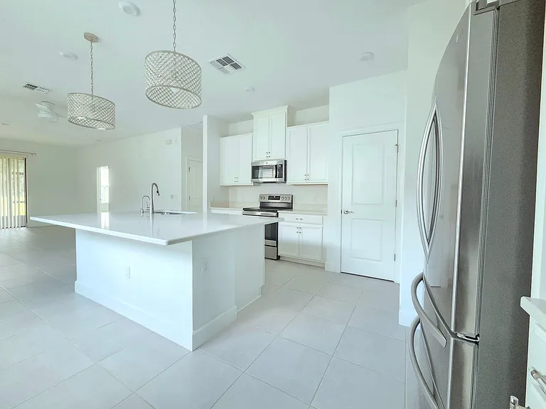 2182 Palm Tree Dr — Photo 7