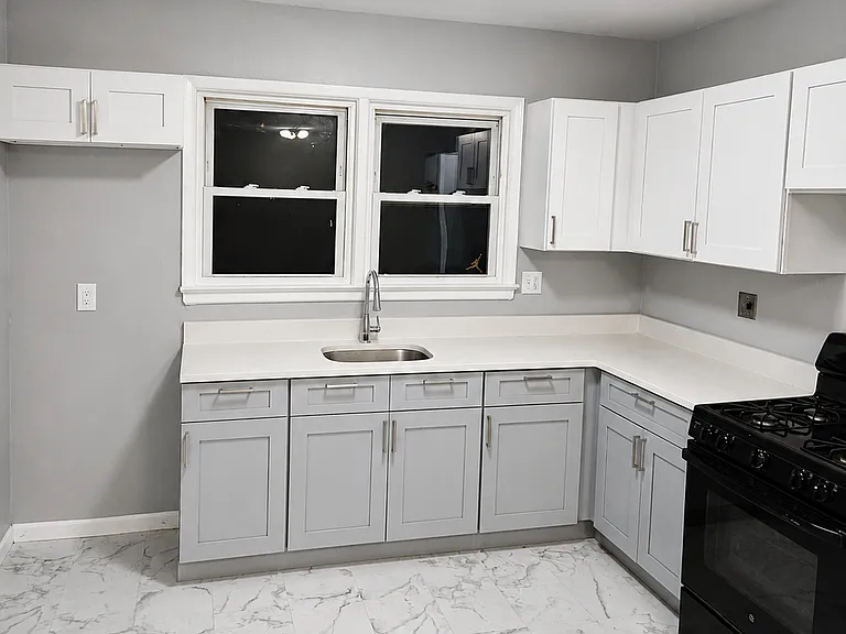 158 3rd Ave #2R — Photo 17