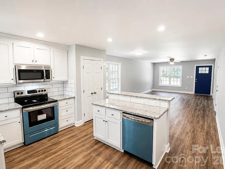 619 Flynwood Pl SW — Photo 2
