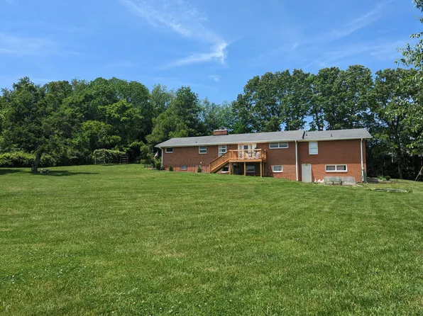 226 Old Gray Station Rd, Johnson City, TN 37615