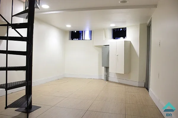 Rented by EXR | media 5