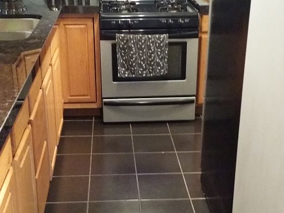 3rd image of 4827 W 109th St