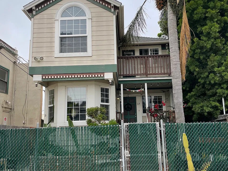 35 N Oak St