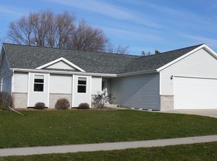 230 Willow Creek Rd, Rosendale, WI 54974