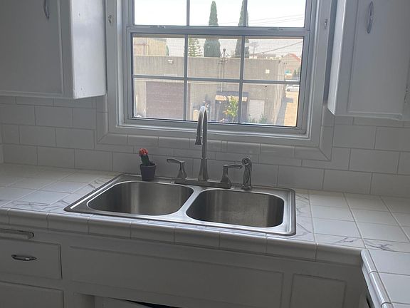 3rd image of 1611 W Los Angeles Ave