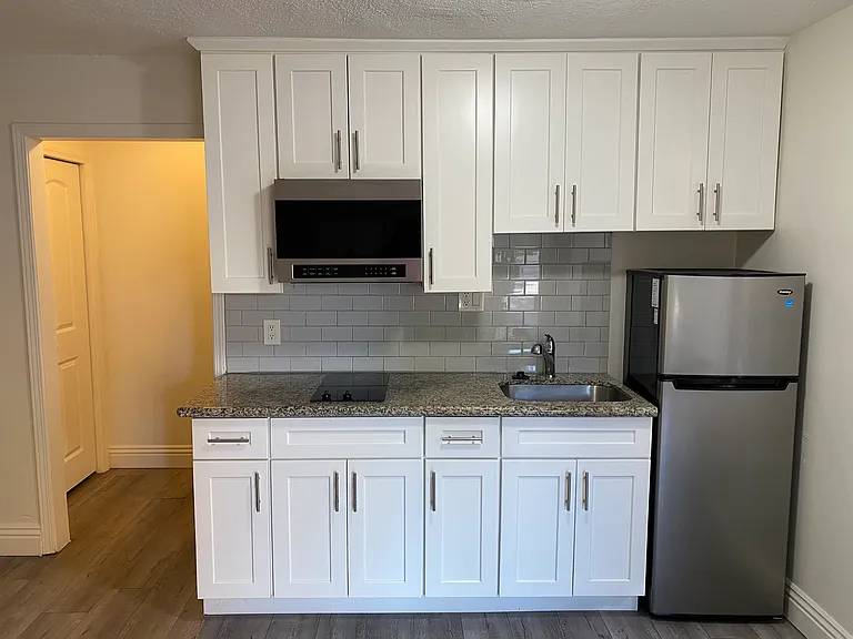 15139 Erwin St #3 — Photo 8