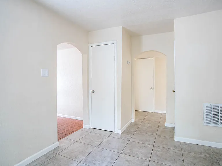 1846 Henry Cir SW — Photo 8