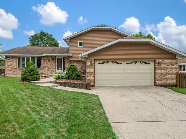 812 Corsair Ct, New Lenox, IL 60451