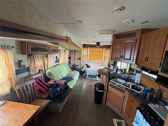 5th image of 3665 Sandpiper Rd #202
