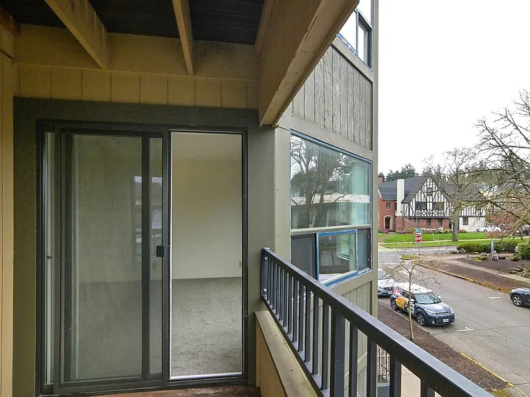 Hess Apartments — Photo 44