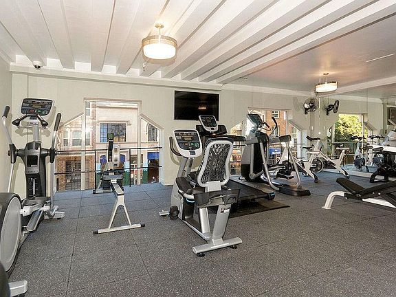 4th image of 631 Ofarrell St APT 1510