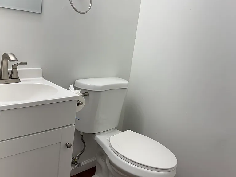 900 Nadine Ct — Photo 10