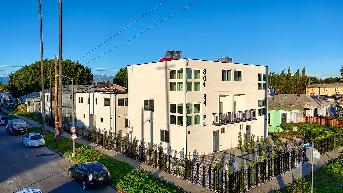 Building Photo - 801 E 84th Pl