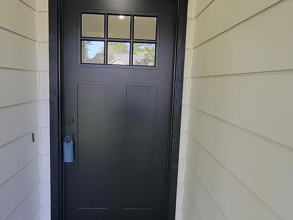 2nd image of 945 18th St NE