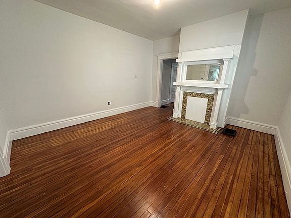 4th image of 417 W 8th Ave #419