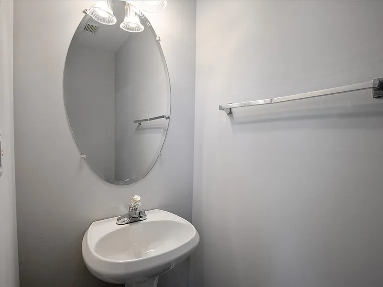 8000 Delores Ct — Photo 32