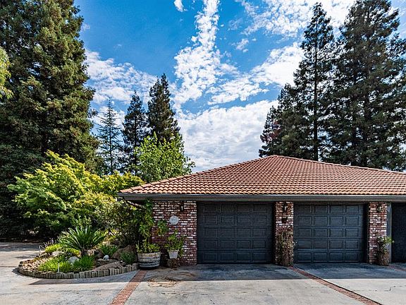 5th image of 10173 Rolling Hills Dr