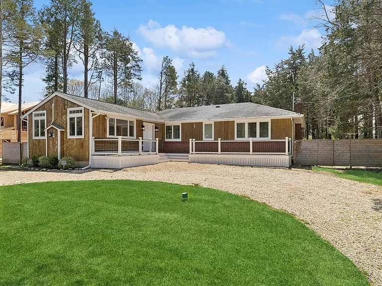116 Norfolk Dr — Photo 1
