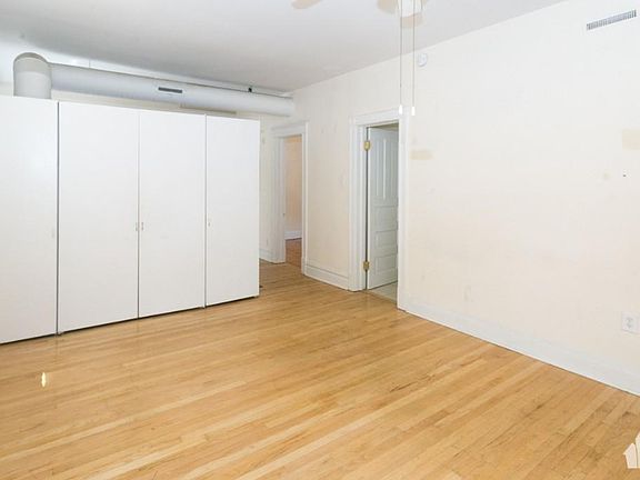 4th image of 3525 N Wilton Ave #2D