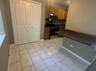 1119 S Curtis Ave APT C28, Kankakee, IL 60901