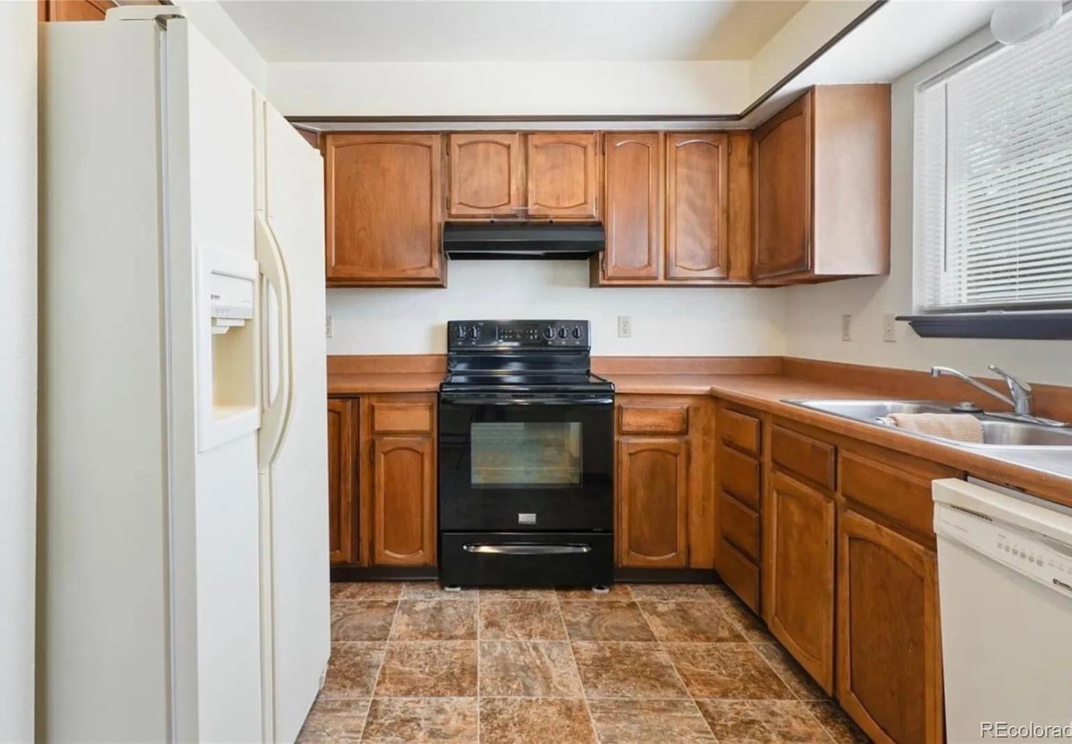 3 bed, 1.5 bath, 1200 sqft, $1,795 — Photo 3
