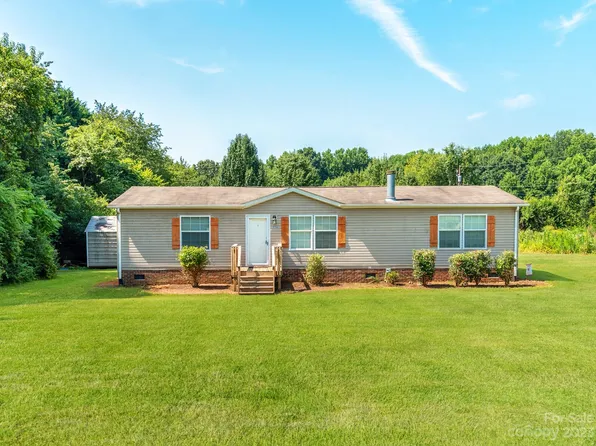 2934 Blair Dr, Newton, NC 28658