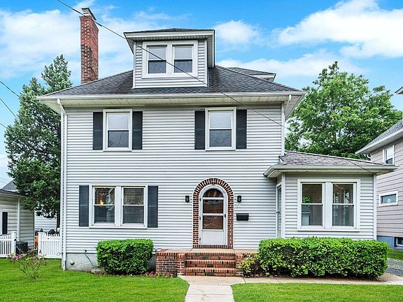 2nd image of 58 Willowdale Ave