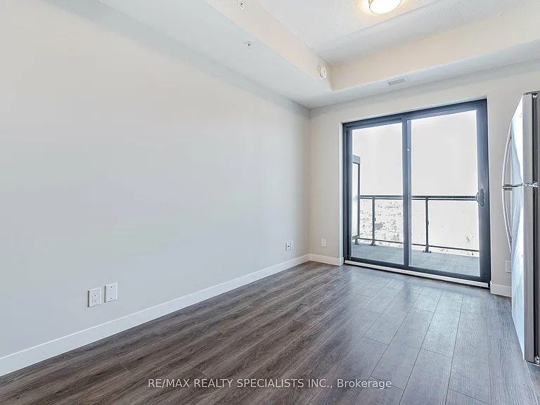 15 Queen St S #2206 — Photo 8
