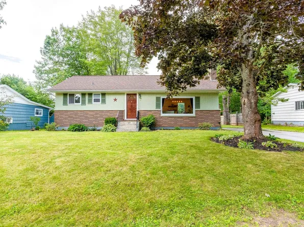 7 Oakland Dr, Middleton, NS B0P 1W0