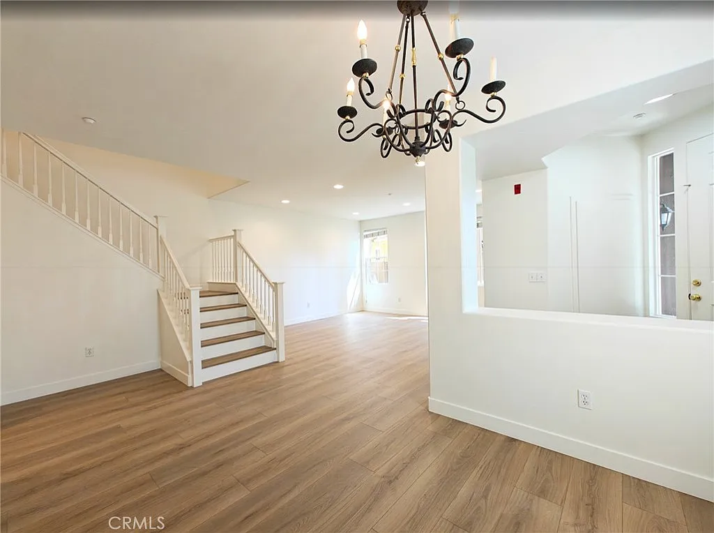 3 bed, 2.5 bath, 1627 sqft, $4,650 — Photo 4