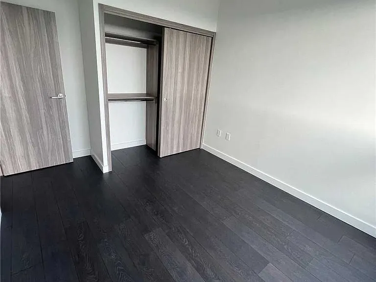 85 McMahon Dr #2802 — Photo 17