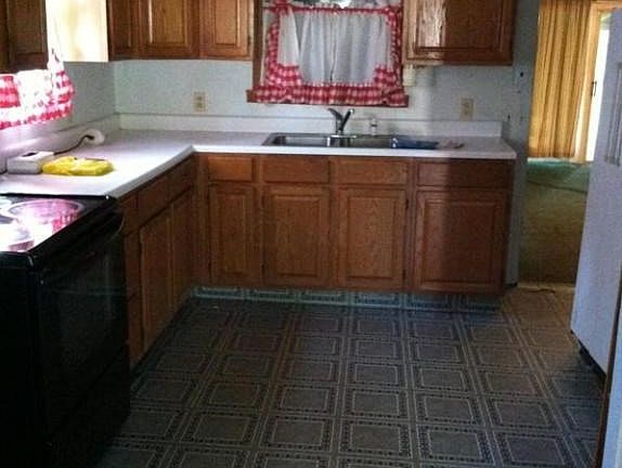 2nd image of 3544 S Champion Ave