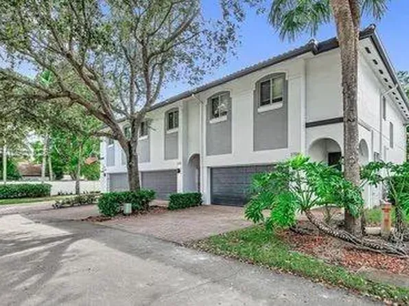 2704 Treasure Cove Cir, Fort Lauderdale, FL 33312