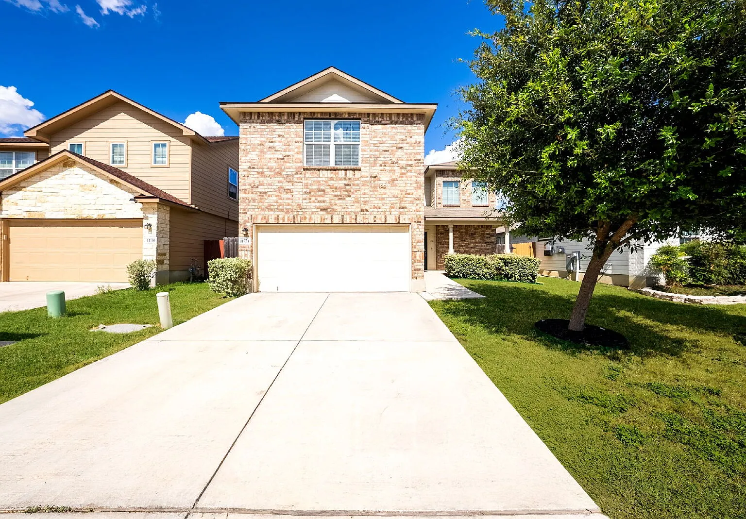 3 bed, 2.5 bath, 2285 sqft, $1,895 — Photo 1