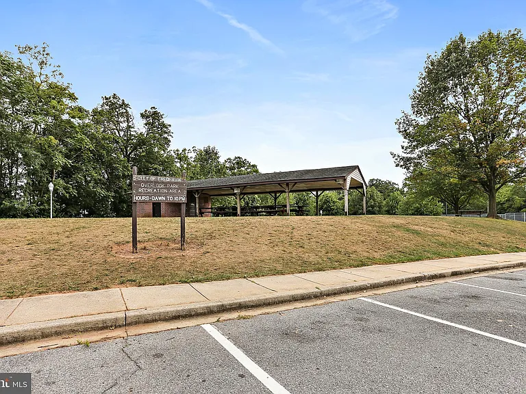 570 Eisenhower Dr — Photo 14
