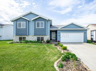 1023 Westport Pkwy, West Fargo, ND 58078